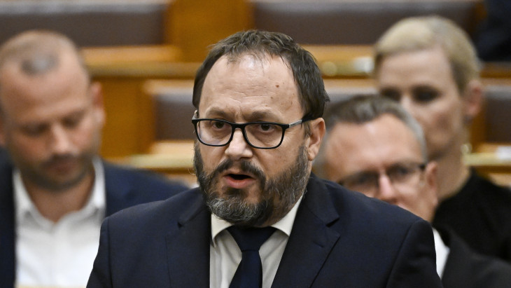 Áder Jánoshoz és Szentkirályi Alexandrához köthető alapítványoknál is lehetnek változások