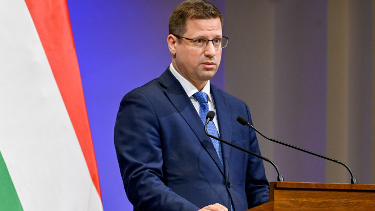 Bejelentette Gulyás Gergely: így lesz alacsonyabb a januári rezsiszámla