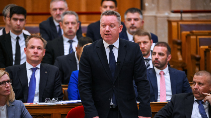 Készül a Belügyminisztérium terve: ezreket csábítanak vissza a kritikus területre, jön a bérrendezés is
