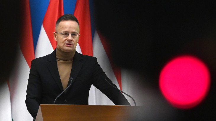 Óriási bejelentés Szijjártó Pétertől: igazi pénzügyi nagyágyú érkezik Magyarországra!