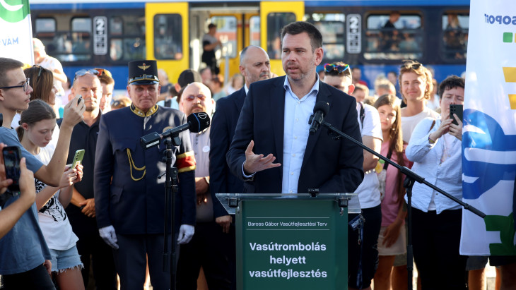 Vitézy: kamionok ezreitől mentesíti a magyar utakat az újrainduló állami támogatás