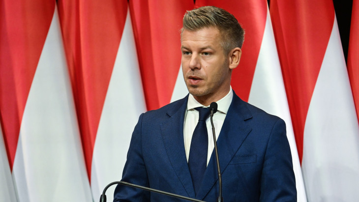 Magyar Péter újabb részleteket árult el a költségvetésről: brutális vágás jön a közmédiánál