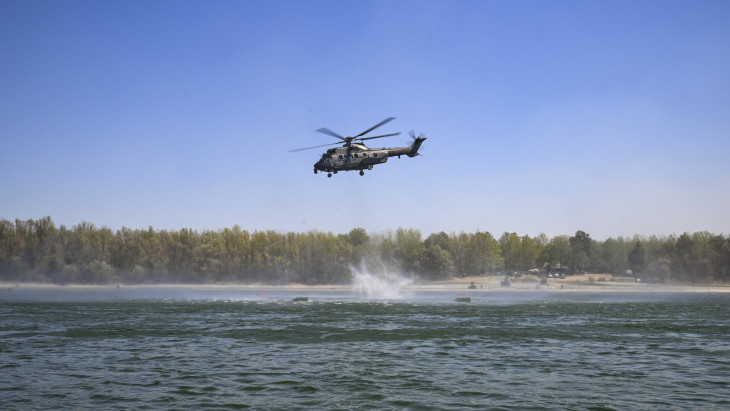 Tisza-kormány: döntő napok jönnek a Dunán, folytatódik a fenékküszöb építése