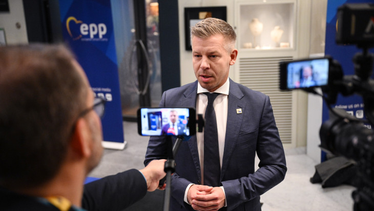 Magyar Péter szerint Magyarország szempontjából sem mindegy az amerikai-orosz dízelalku
