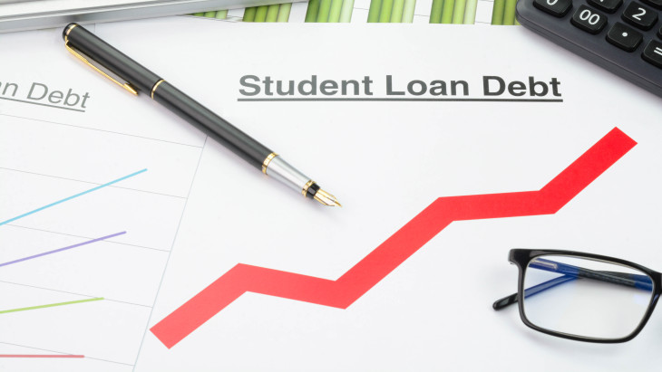 Ketyeg az adósságbomba: milliós tömeg eshet csapdába a diákhitelével