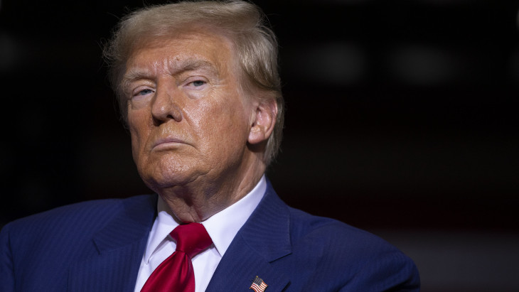 Nyílt összecsapás robbant ki Trump hadjárata miatt: egymásnak estek a tüntetők és az egyenruhások