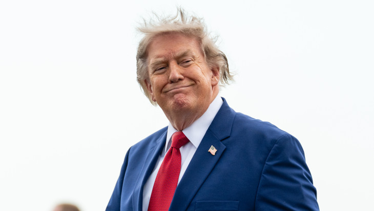 Őrült listát tett le Trump Irán elé: az elmúlt 50 év összes bűnét a fejükre olvasta