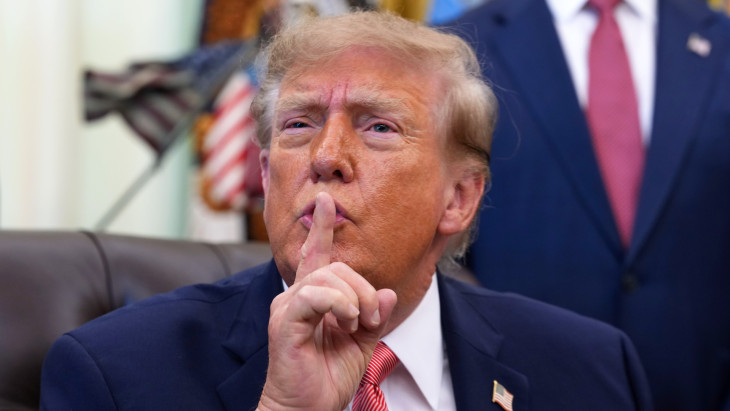 Időzített bombán ül Donald Trump, ami hamarosan a szemeink előtt robbanhat fel