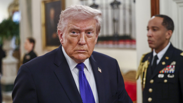 Mutatjuk a jeleket: gigantikus cunami fenyegeti Donald Trump hatalmát – Megállítható még a sorscsapás?