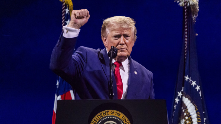 Érkezik a megtorlás? – Szembefordulnak a szövetségesei Donald Trumppal, de így is elsöpörheti őket a cunami