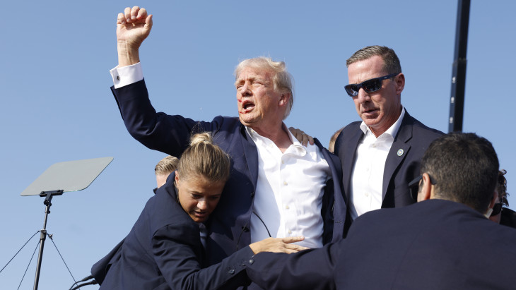 Millimétereken múlhatott Donald Trump élete: itt a következménye a rendkívül súlyos hibáknak