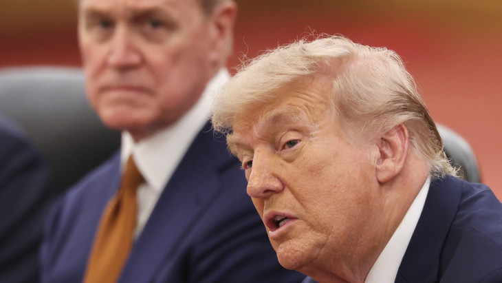 Trump őrjöng és megfenyegette Iránt: "ketyeg az óra"
