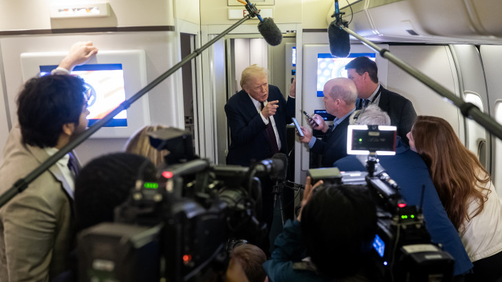 Amerika lerombolja a világrendet