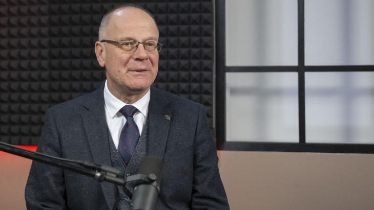 Váratlan bejelentés: Navracsics Tibor készül valamire