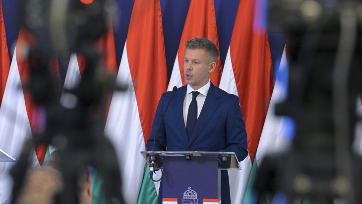 Jönnek a részletek a 100 ezres iskolatámogatásról és a debreceni akkugyárról