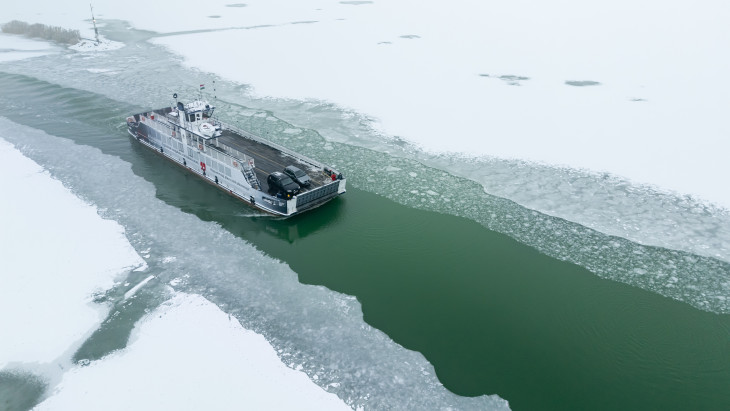 Úgy jegesedik a Balaton, hogy már a komp közlekedése is bizonytalan