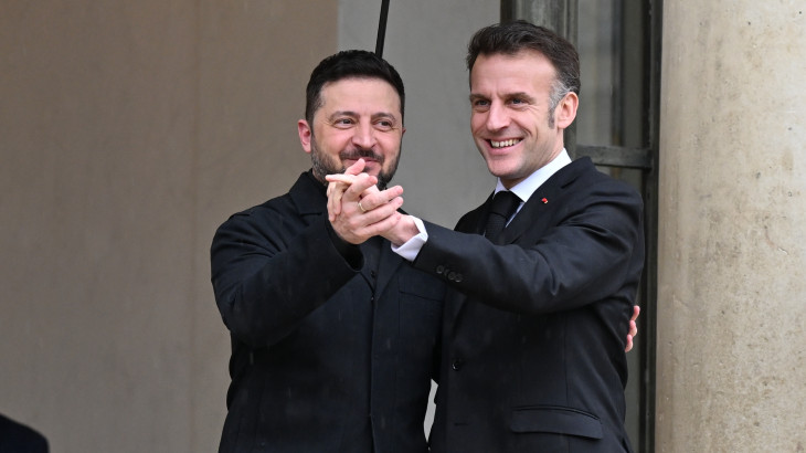 Macron már Zelenszkij oldalán mondta ki: minél előbb helyre kell állítani a Barátság kőolajvezetéket