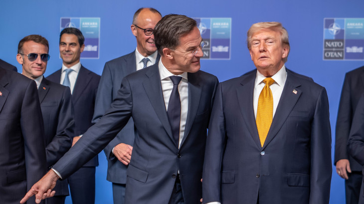 Valóságos showt rendeztek a NATO-csúcson Trump számára – Egészen új korszak kezdődött a katonai szövetségben?