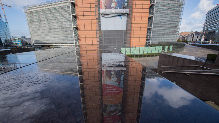 Uniós eljárások garmadáját hagyja az Orbán-kormány Magyar Péter vezetésére, súlyos bírságok születhetnek