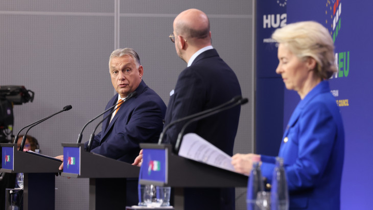 Brüsszel a választásokig várhat az orosz olajtiltással