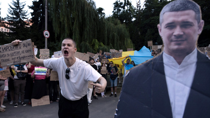 Hat napja tartja tűzben Ukrajnát Zelenszkij csúnyán félrement döntése – Most kényszerű lépést tett az ukrán elnök