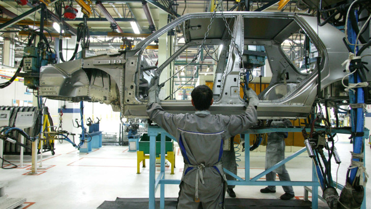 Történelmi leépítés az autóiparban: ilyen még nem volt a modern időkben, Magyarország is veszélyben