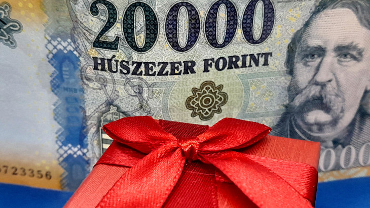 Jön az év vége, megkezdődött az állami pénzszórás