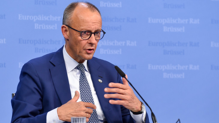 Elkerülte a felsülést Merkel utódja, de a cechet a következő generációk állhatják