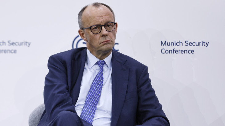 Merz elmondta a keserű igazságot Putyinról: egy okból egyszerűen muszáj fenntartania a háborús gépezetet