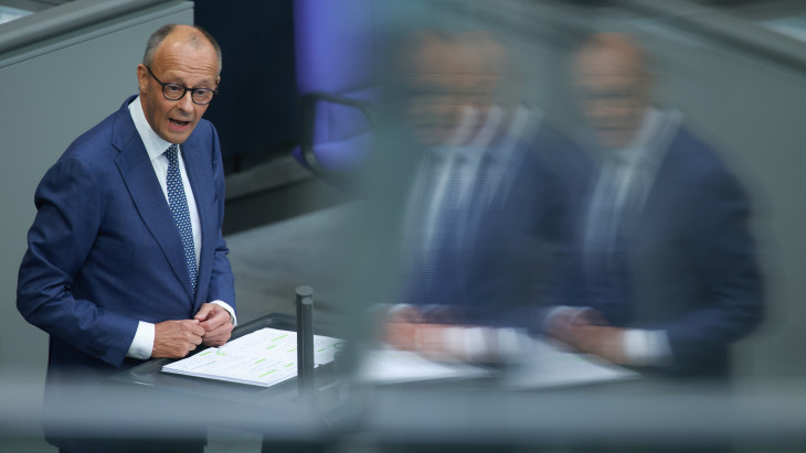 Megindult a lavina Európa legerősebb országában: a vezető fejét követelik, miközben hódítanak a radikálisok – Mi lesz ebből?