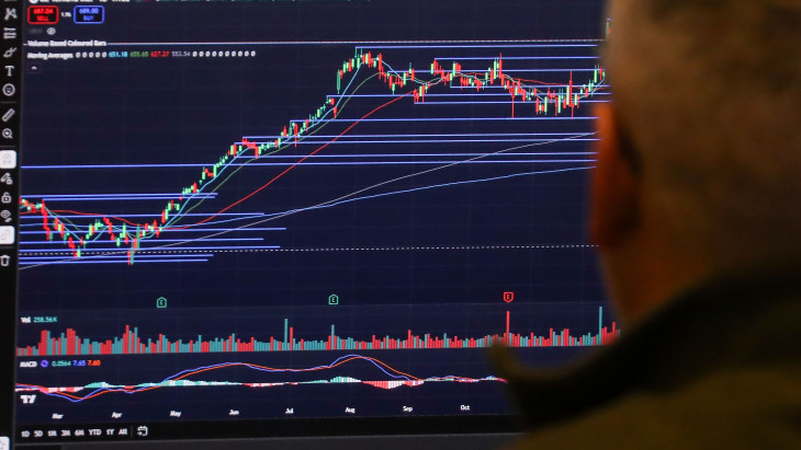 Hirtelen nagy a pánik a piacokon - Mi folyik itt, megint Trump áll a háttérben?