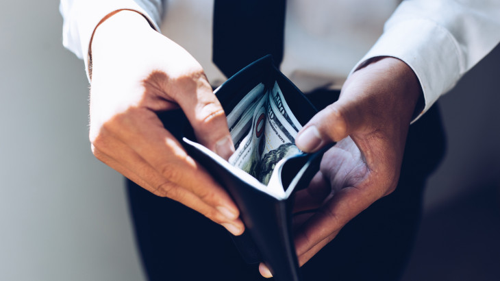 Idén 30 százalékkal nőhetnek a juttatások egy speciális ágazatban: hiába a nehézségek, máris dörzsölhetik a tenyerüket a Wall Street-i nagykutyák
