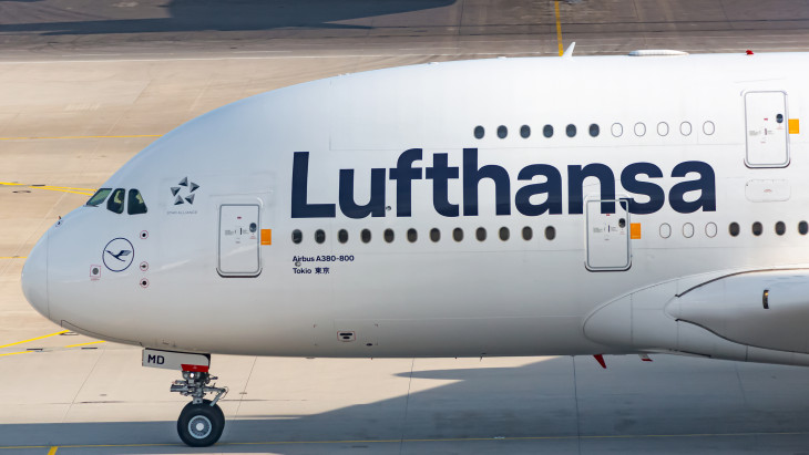 A kifutópálya előtt földet ért egy Lufthansa-gép Münchenben
