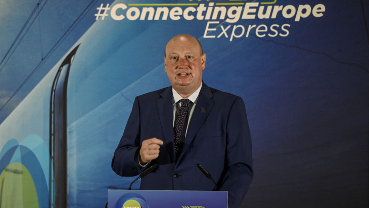 Korrupciós ügybe bukott bele az Európai Bizottság nagykutyája