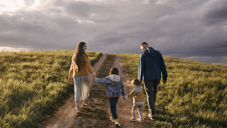 Új lendületet kap az öngondoskodás: a családosok plusz pénzére fenik a fogukat a biztosítók és nyugdíjpénztárak