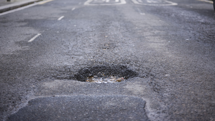 Jönnek a kátyújelentések