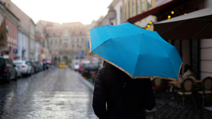Meglepetést tartogat a hétvége: a szombati napsütés után esős fordulatot vesz az időjárás