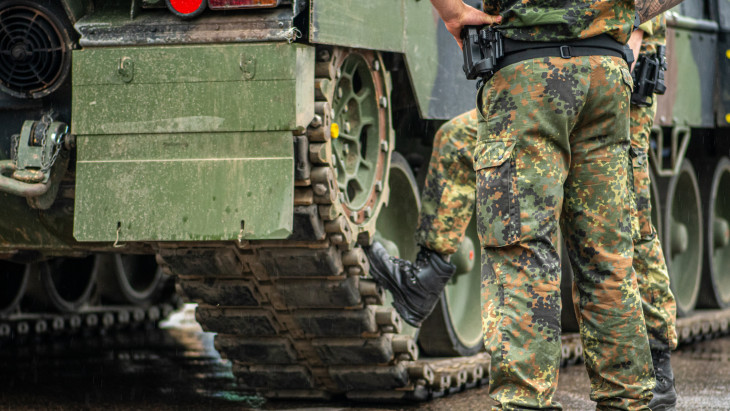 Húsz éve nem látott fordulat: hirtelen rengetegen csatlakoztak az uniós ország seregéhez