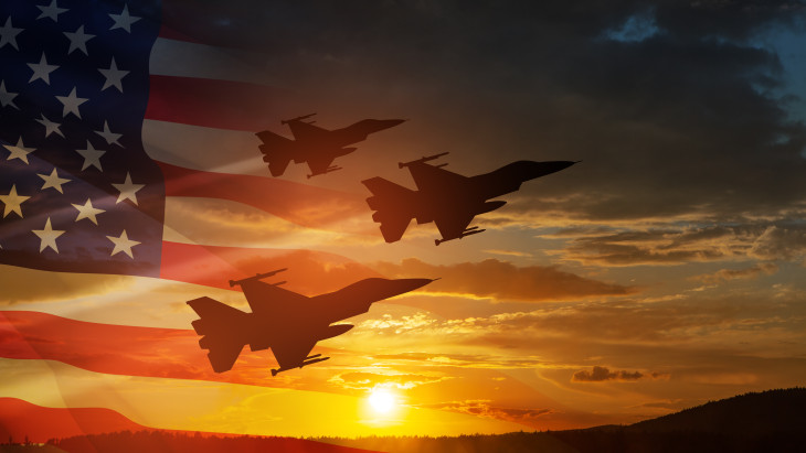 Árulkodó műholdképek szivárogtak ki: valami nagyon készül, hirtelen ellepték a bázist az amerikai gépek