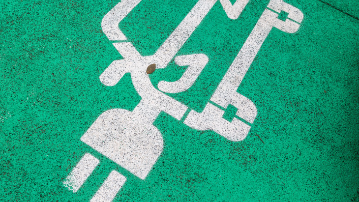 Nyílt levélben kéri Brüsszelt az európai elektromosautó-ipar, hogy ne lazítson a szabályozáson