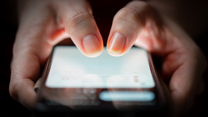 A chiphiány és az elszálló árak miatt visszaesett az okostelefon-piac