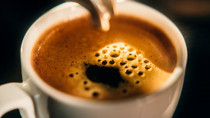 Kávéval kezdte a napot a forint