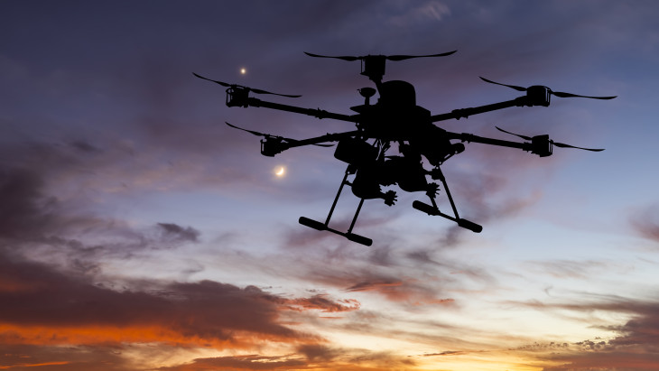 Újabb rejtélyes drónokat észlelt Németország, egy repteret is le kellett zárni