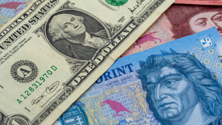 Újra 400 alatt a forint