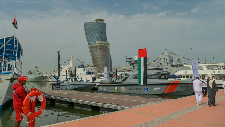 Betelt a pohár a gazdag közel-keleti államnál: saját hadihajóit veti be az Egyesült Államok oldalán, hatalmas koalíció épül