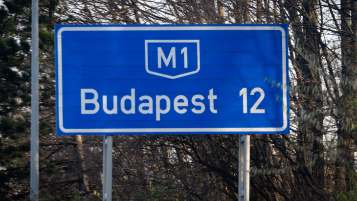 Aki teheti, ne menjen arra! – 15 kilométeres dugó alakult ki az M1-es autópályán