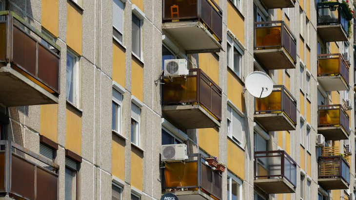 Vigyázó szemünket a panelekre vessük! – Vajon már a fordulatot jelzi a lakáspiaci indikátor?