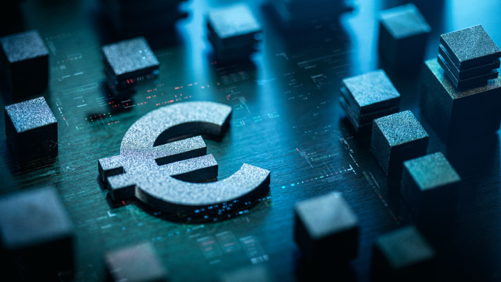 Szép csendben lopakodik a digitális euró