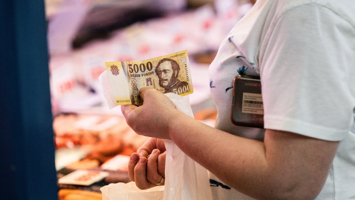 Kiszeretett Magyarországból a piac? Csak egy szavába kerül a kormánynak felmelegíteni a kapcsolatot