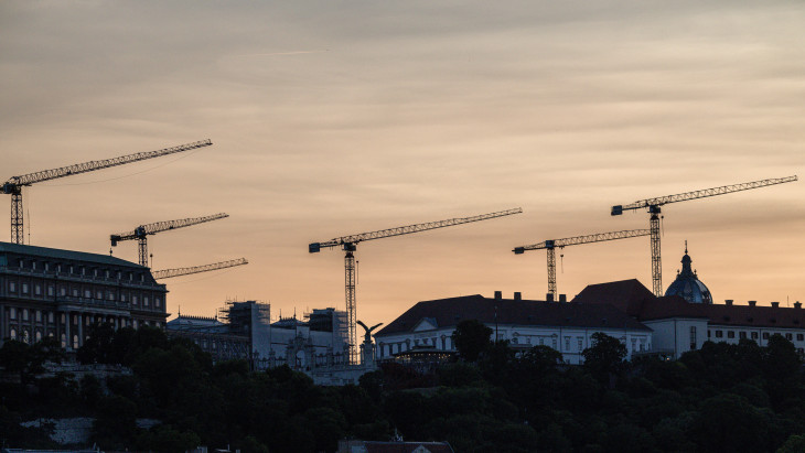 Elképesztő összeg menthetné meg a teljes lejtmenettől a magyar építőipart